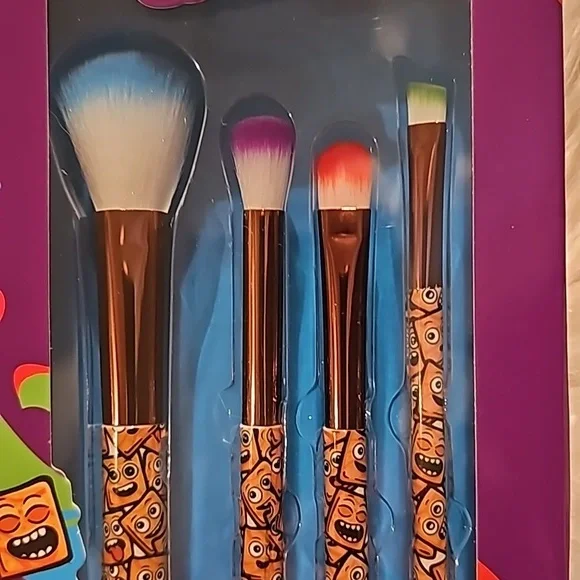 Cinnamon Toast Crunch 4 Piece Cosmetic Brush Set - Picture 10 of 12